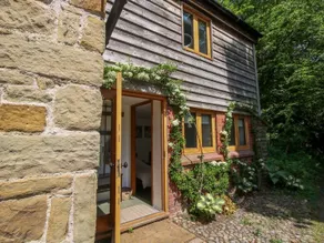 Woodland, Canal & Lakeside Cottage - Image 4