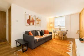 Modern & Cozy 2BR | Steps to Covent Garden Tube - Image 2