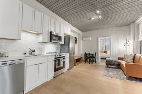 705B BRAND NEW Downtown Boston King Bed Walk to T - Image 2