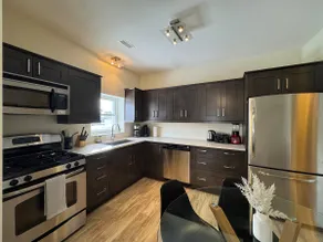 Front Street Suite - Image 2