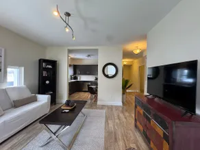 Front Street Suite - Image 4