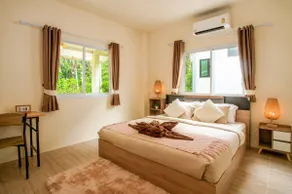 Solana House - 3mn ZenBeach - Tranquil Garden Retreat - Double King Bed - Image 2
