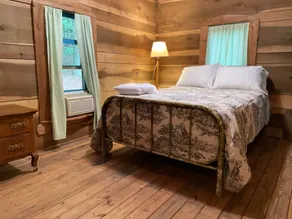 *Waterfront | Rustic Cabin | Fire Pit* - Image 3