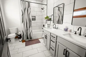 3BR w/ Private Bath in Every Bedroom Near Coliseum - Image 2