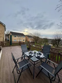 Cosy 1 bed flat, sleeps 4, free parking, contractors welcome - Image 3