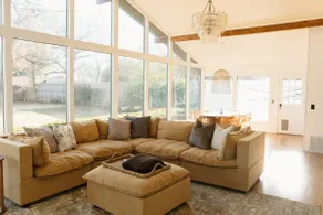 Boutique Historical Home Near Downtown Edmond - Image 2