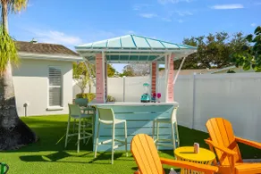 The Honeydew l Clearwater | Pool, Tiki Bar & Games - Image 4