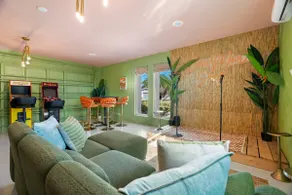 The Honeydew l Clearwater | Pool, Tiki Bar & Games - Image 5