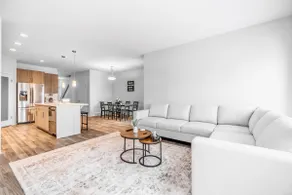 19 min — Downtown. • 3BR- king bed•free parking - Image 5