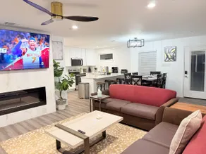 Cozy Lakeview Retreat Home - Image 3