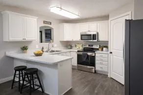 Huge 3 bedroom condo in great central location - Image 3