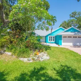Charming tropical pool home, walk to the beach! - Image 4
