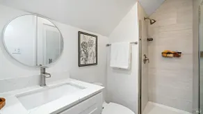 Private Upstairs Studio w/ Own Bath & Kitchenette - Image 3