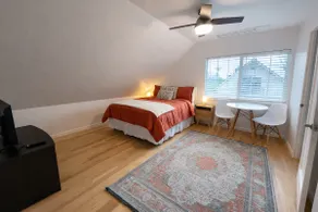 Private Upstairs Studio w/ Own Bath & Kitchenette - Image 2