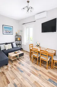 Sea La Vie | Peaceful Family House with BBQ Garden - Image 2