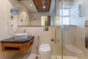 Moana by Merakey Homes | Luxurious Jacuzzi Suite - Image 5