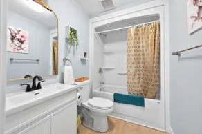 Beautiful 2bed 2bath duplex in westmount! - Image 5