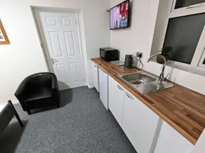 Rose Studio - Self Contained Studio Flat - Image 4