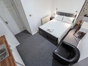 Rose Studio - Self Contained Studio Flat - Image 3