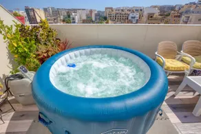 Luxury Bright Penthouses with Jakkuzzi,Valletta and Marina Views - VIP Feel - Image 3