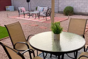 3BR single-level vacation home with fenced yard - Image 4
