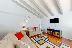 3BR sunny townhome with pool & ping-Pong - Image 4