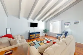 3BR sunny townhome with pool & ping-Pong - Image 5