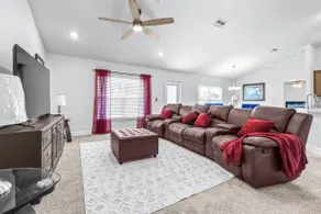 The Spring Hill Manor - Image 4