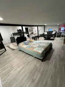 Cozy Loft Above Store on Main Road - Image 3