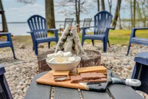 Paradise Lakefront, Dock, Kayaks, Bikes, Firepit - Image 2