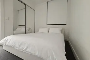 Stylish Olympic Park Stay | Park View & Dining - Image 3