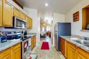 Charming 3BR Glendale retreat with alfresco patio - Image 4