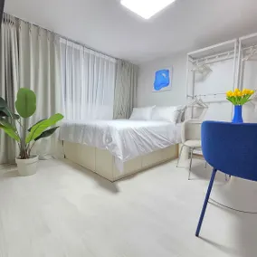 Ji Su Home#Bag Storage#KSPO#Lotte World#Long Stay Discount#Asan Hospital#Hangang#Netflix#Kkuljaem Mattress#65”TV - Image 2