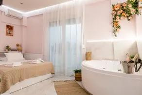 Almond II Jacuzzi Suite•Self Check-In•Easy Parking - Image 3