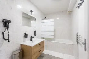 Marie - Spacious, Bright - 2 Bathrooms - 4 beds - Wi-Fi - Image 5