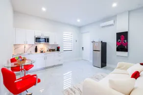 Pvt Patio Hot Tub | massage bed | Wine & Netflix - Image 3