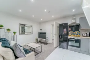 Rockello Luxe Apartment - Image 4