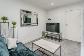 Rockello Luxe Apartment - Image 2
