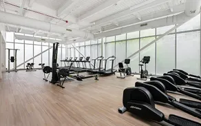 Apartment near McCormick w/ gym & workspace - Image 5