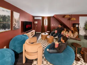 Storyland Escape Sleeps 12-Hot Tub+Games+Kids+Pets - Image 4