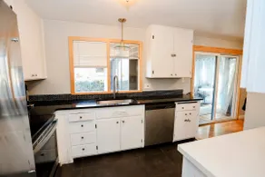 Elegant home with covered patio & close to airport - Image 3