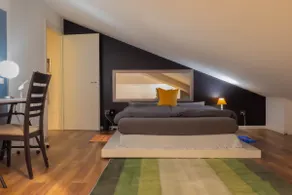 Lieutenant Colombo-themed apartment - Image 4
