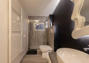 Lieutenant Colombo-themed apartment - Image 5