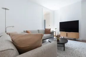 New, Modern House for 12 by Oxford Train Station - Image 5