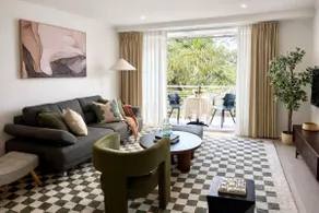 Elegant Waterfront Retreat Harbour & River Views - Image 3