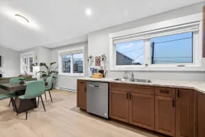 The Madhatter! 2bed 2bath central! Ocean view - Image 3