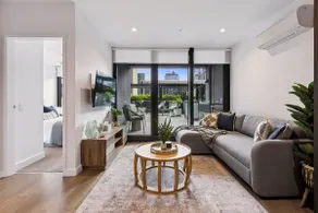 2Bdrm Apt with Lge Terrace near Sthn Cross Station - Image 3