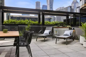 2Bdrm Apt with Lge Terrace near Sthn Cross Station - Image 2