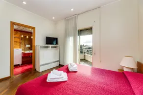 Bright Apartment with a View, Pool and Parking - Image 3