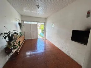 House, 4 blocks from UPF - Image 5